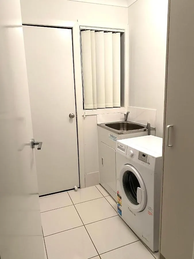 Modern 4Br Close To The Airport- Whole House Gladstone